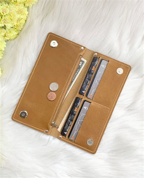 slim minimalist wallet women
